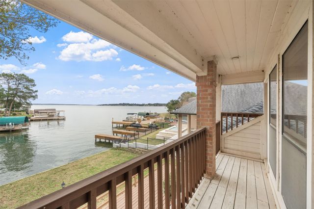 2910 Chaucer Drive, Montgomery, TX 77356