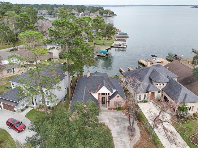 2910 Chaucer Drive, Montgomery, TX 77356