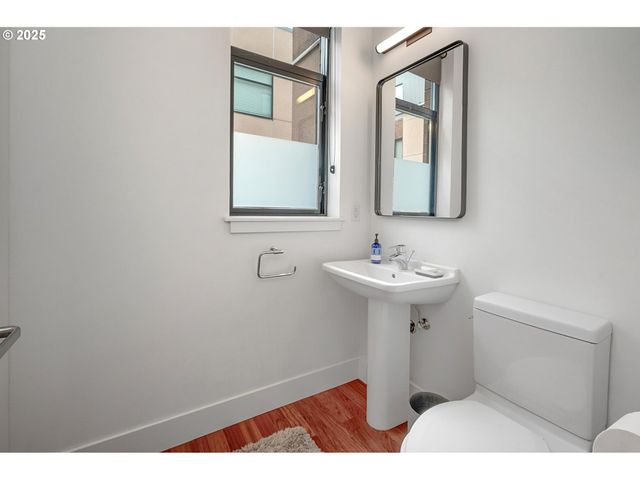 1634 Nw RIVERSCAPE St, Portland, OR 97209