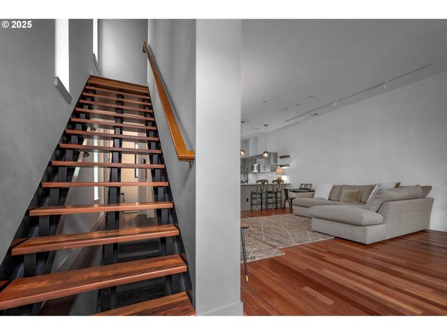 1634 Nw RIVERSCAPE St, Portland, OR 97209