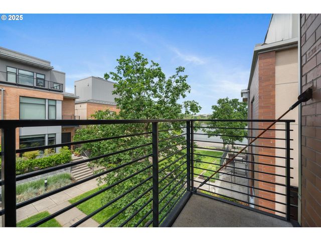 1634 Nw RIVERSCAPE St, Portland, OR 97209