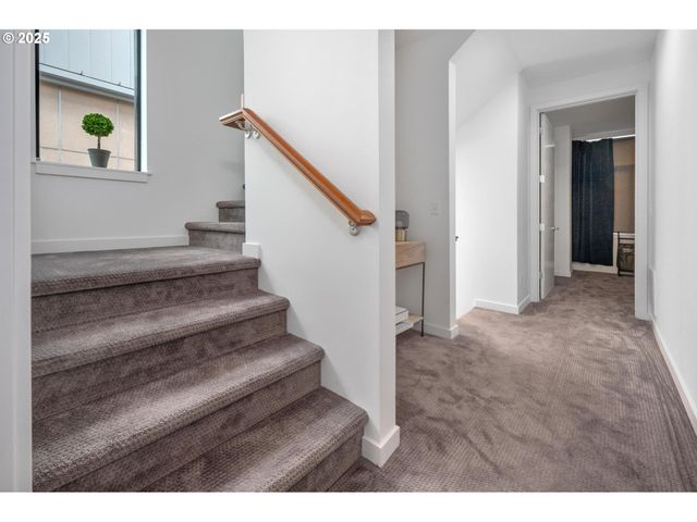 1634 Nw RIVERSCAPE St, Portland, OR 97209