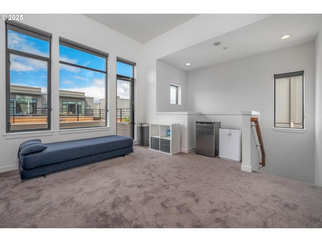 1634 Nw RIVERSCAPE St, Portland, OR 97209