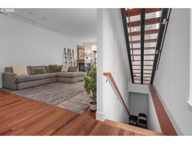 1634 Nw RIVERSCAPE St, Portland, OR 97209