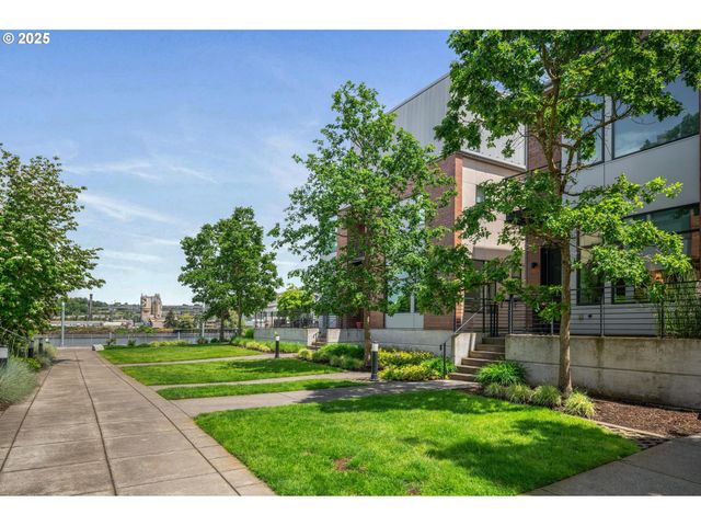 1634 Nw RIVERSCAPE St, Portland, OR 97209