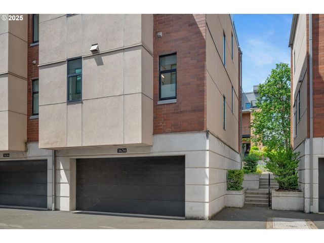 1634 Nw RIVERSCAPE St, Portland, OR 97209