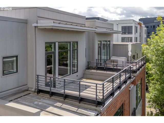 1634 Nw RIVERSCAPE St, Portland, OR 97209