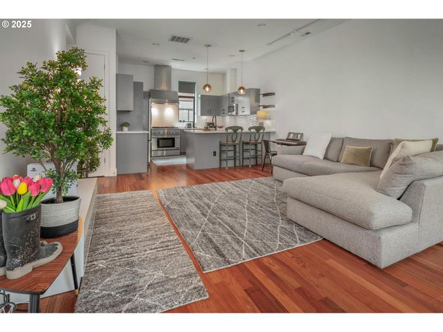 1634 Nw RIVERSCAPE St, Portland, OR 97209