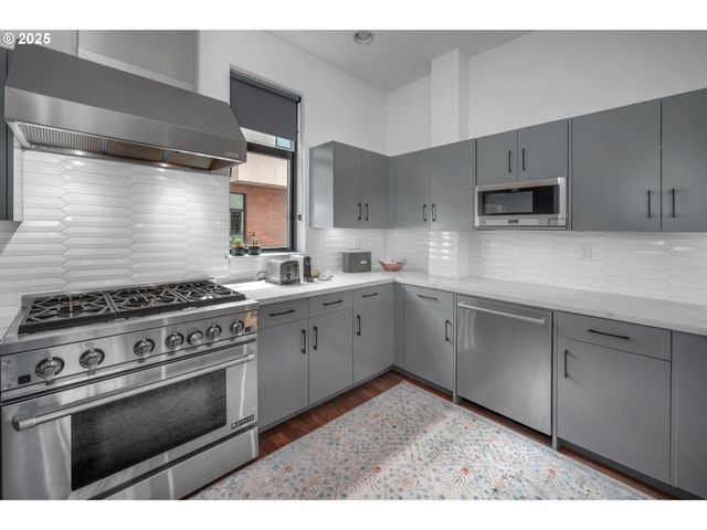 1634 Nw RIVERSCAPE St, Portland, OR 97209