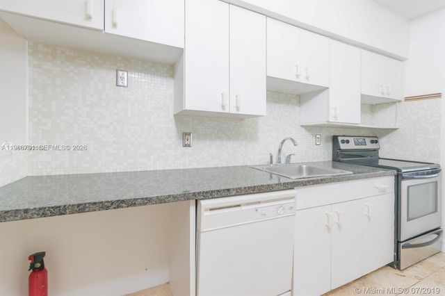 915 8th St 201, Miami Beach, FL 33139