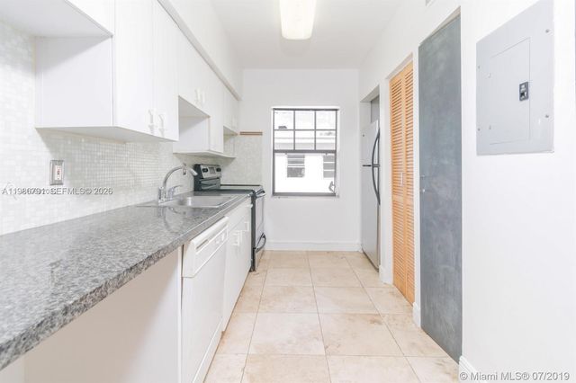 915 8th St 201, Miami Beach, FL 33139