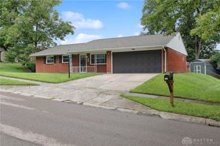 2727 Pinegrove Drive, Dayton, OH 45449