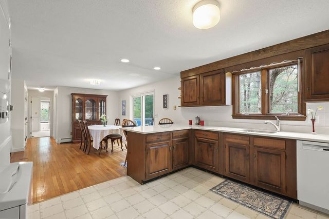 3 Tattler Cir, Bourne, MA 02532