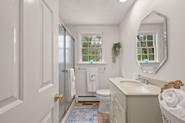3 Tattler Cir, Bourne, MA 02532