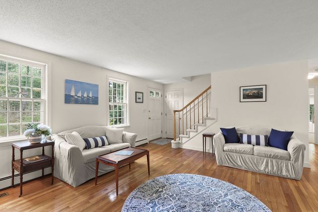 3 Tattler Cir, Bourne, MA 02532