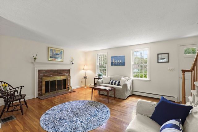 3 Tattler Cir, Bourne, MA 02532