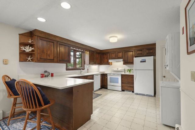 3 Tattler Cir, Bourne, MA 02532