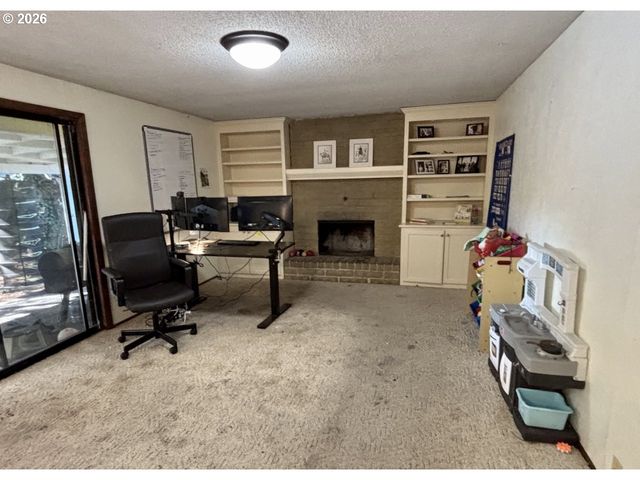 4014 HYACINTH St, Eugene, OR 97404