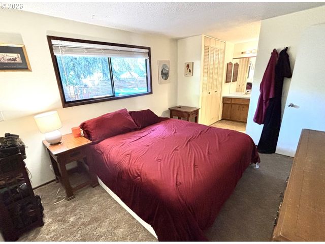 4014 HYACINTH St, Eugene, OR 97404