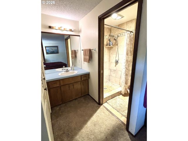 4014 HYACINTH St, Eugene, OR 97404