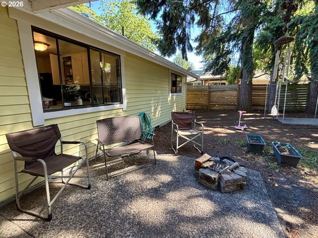 4014 HYACINTH St, Eugene, OR 97404