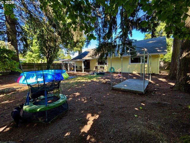 4014 HYACINTH St, Eugene, OR 97404