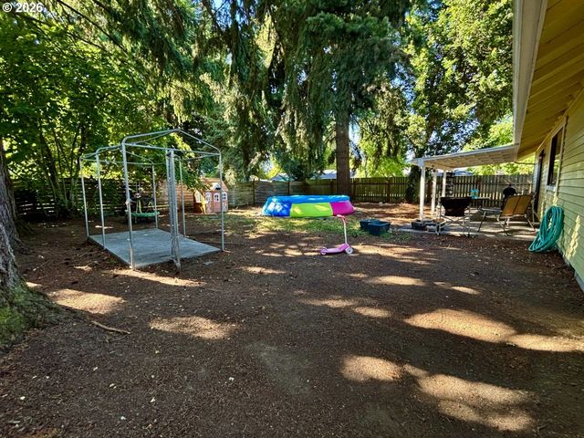4014 HYACINTH St, Eugene, OR 97404