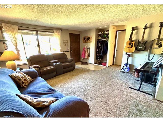 4014 HYACINTH St, Eugene, OR 97404
