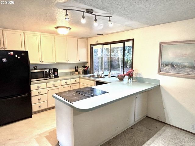 4014 HYACINTH St, Eugene, OR 97404