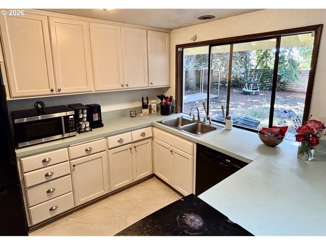 4014 HYACINTH St, Eugene, OR 97404