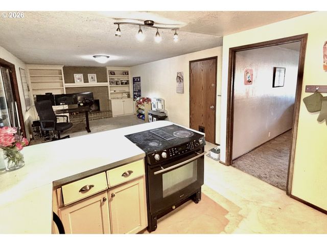 4014 HYACINTH St, Eugene, OR 97404