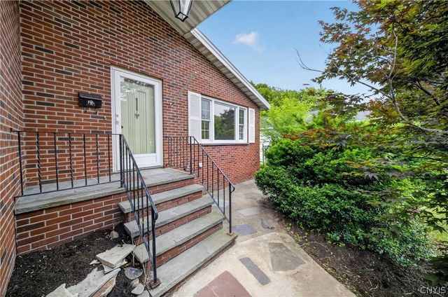 412 Swansea Avenue, Salina, NY 13206