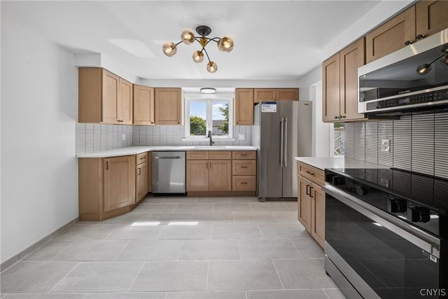 412 Swansea Avenue, Salina, NY 13206