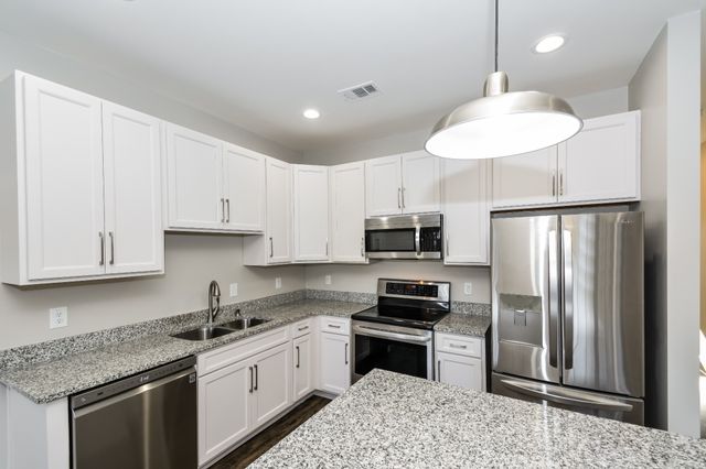 108 Hartsville Ct, Lebanon, TN 37087