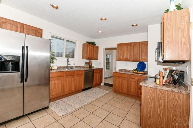 484 W Kemper Road, Springdale, OH 45246