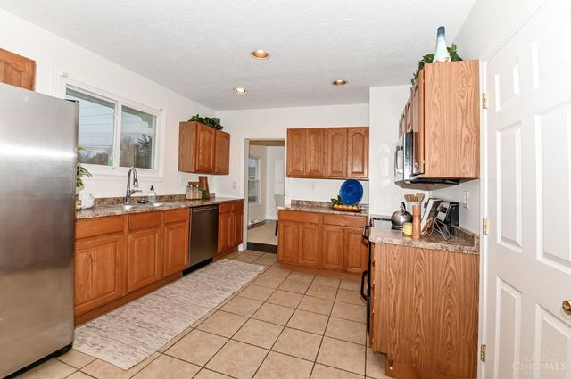 484 W Kemper Road, Springdale, OH 45246