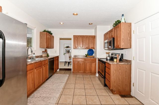 484 W Kemper Road, Springdale, OH 45246