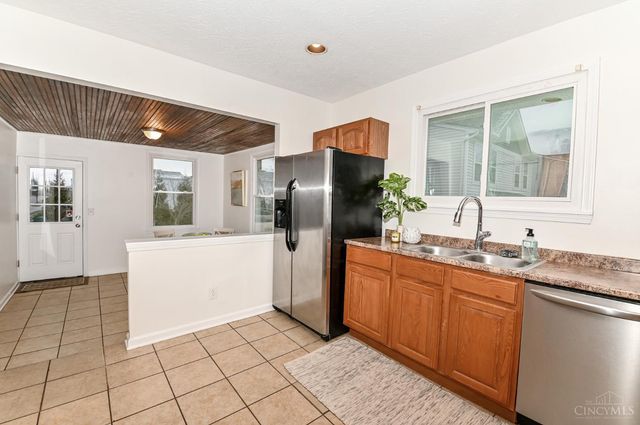 484 W Kemper Road, Springdale, OH 45246