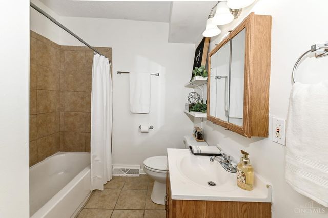 484 W Kemper Road, Springdale, OH 45246