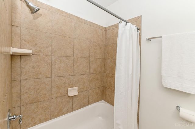 484 W Kemper Road, Springdale, OH 45246