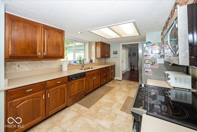 1176 Creekside Lane, Plainfield, IN 46168
