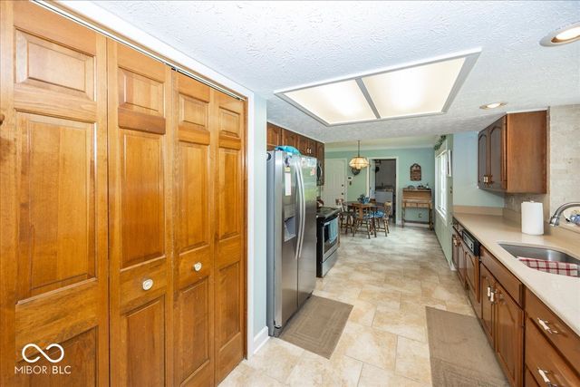 1176 Creekside Lane, Plainfield, IN 46168