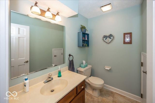 1176 Creekside Lane, Plainfield, IN 46168