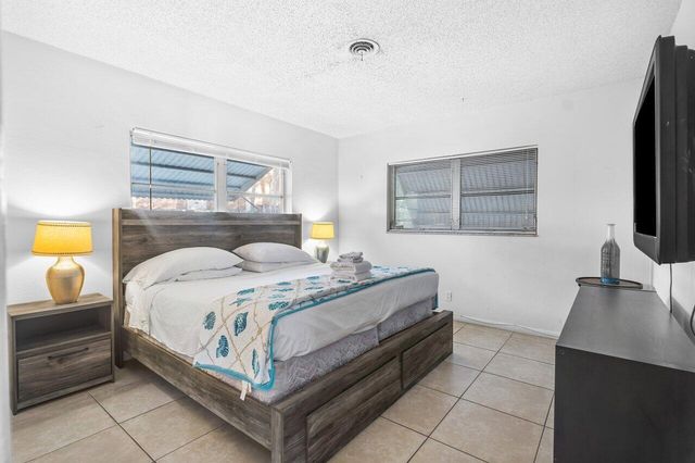 262 SE 9th Avenue 1-4, Deerfield Beach, FL 33441