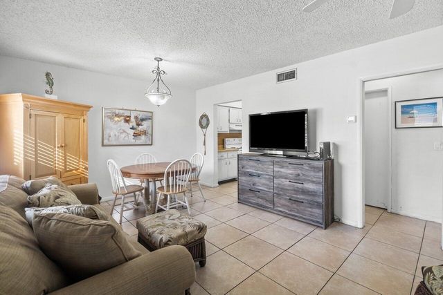 262 SE 9th Avenue 1-4, Deerfield Beach, FL 33441