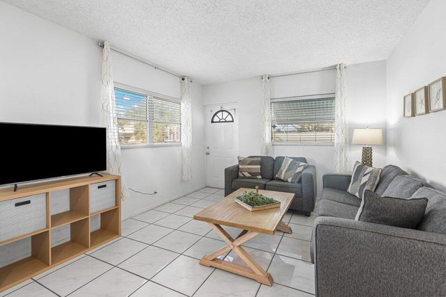 262 SE 9th Avenue 1-4, Deerfield Beach, FL 33441