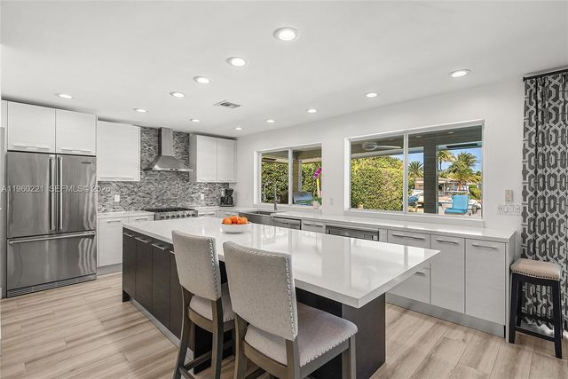 2809 NE 32nd St, Lighthouse Point, FL 33064