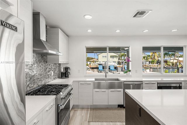 2809 NE 32nd St, Lighthouse Point, FL 33064