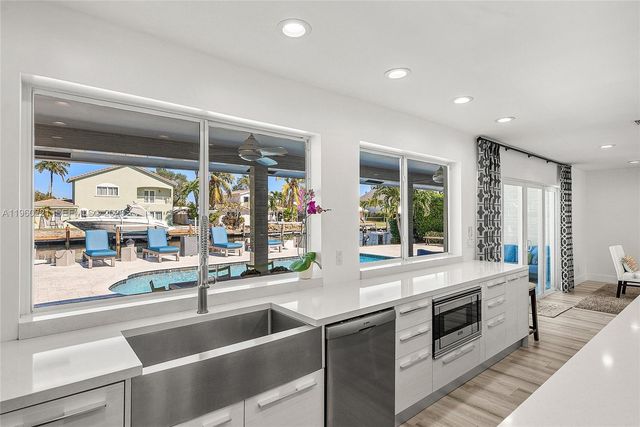 2809 NE 32nd St, Lighthouse Point, FL 33064