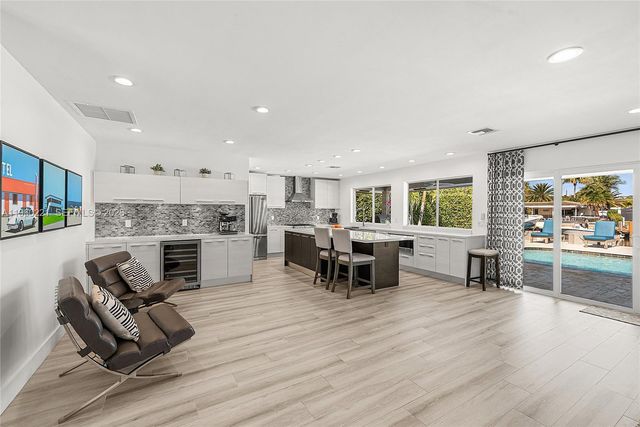 2809 NE 32nd St, Lighthouse Point, FL 33064